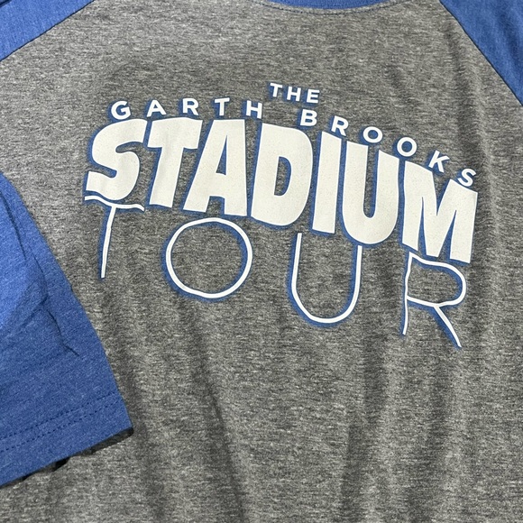 Garth Brooks Concert shirt - Picture 2 of 3